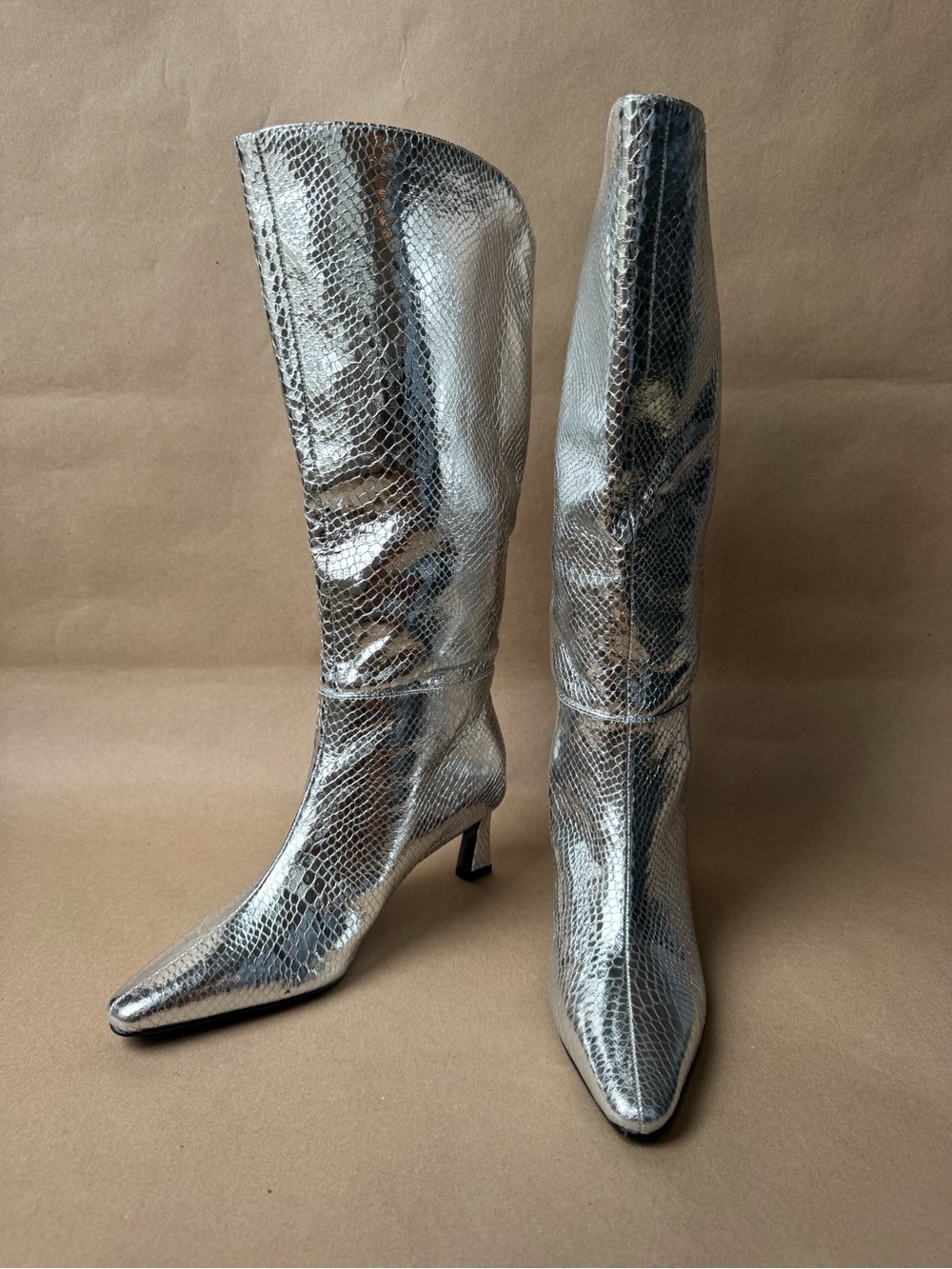 Silver Metallic Faux Snakeskin Knee-High Boots Kitten Heel Womens 6.5 EUR 37